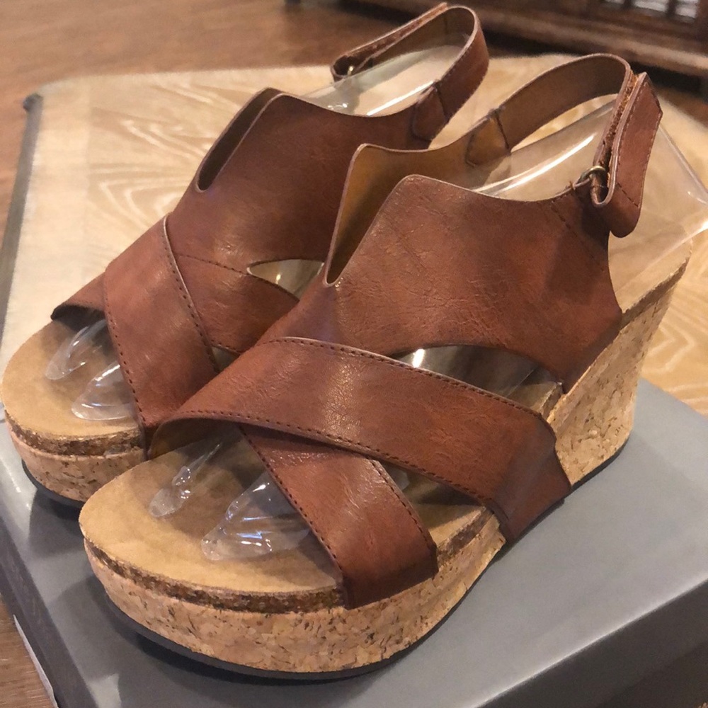 Wedge Sandals (Brown)